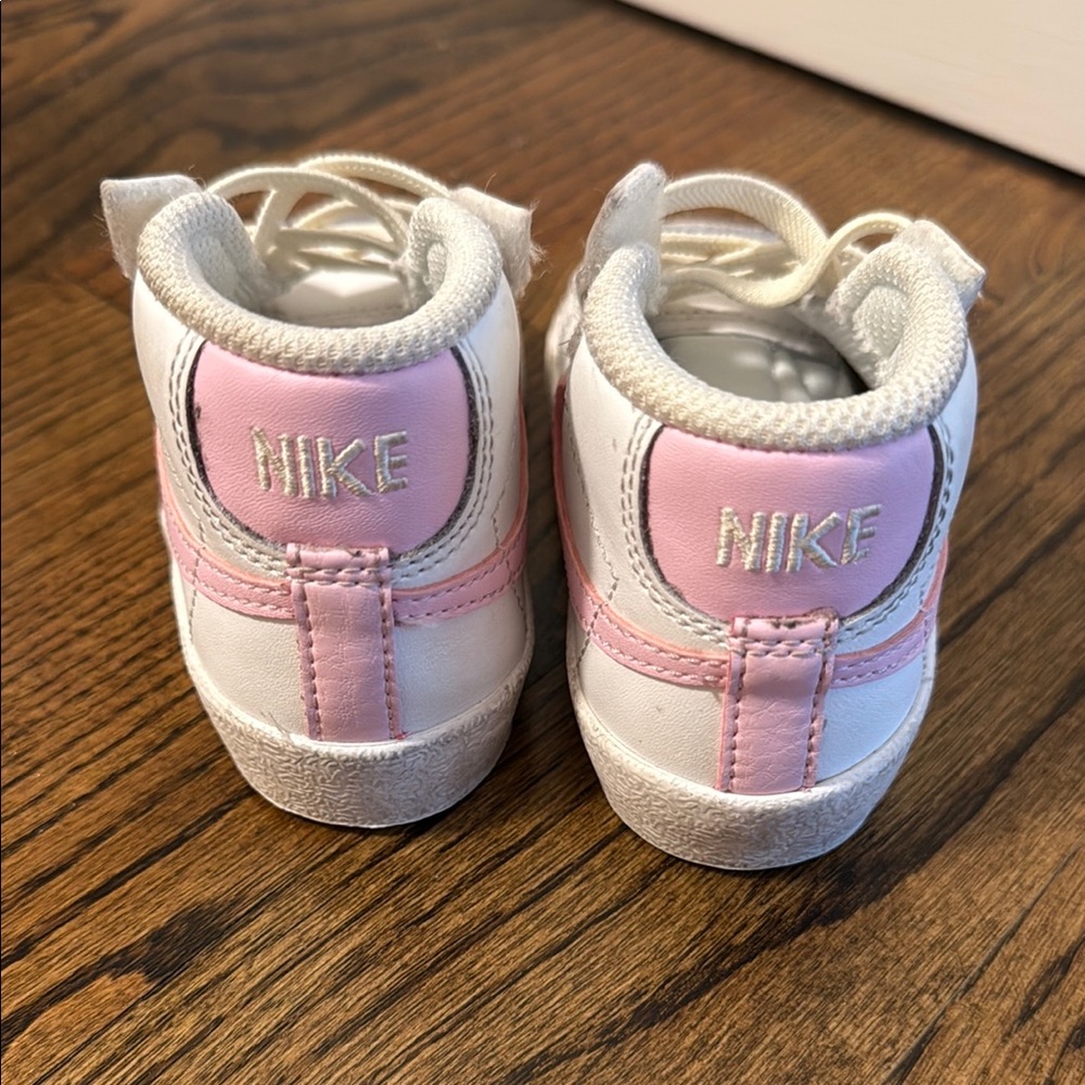 Nike Kids White and Pink Sneakers - Picture 3 of 3